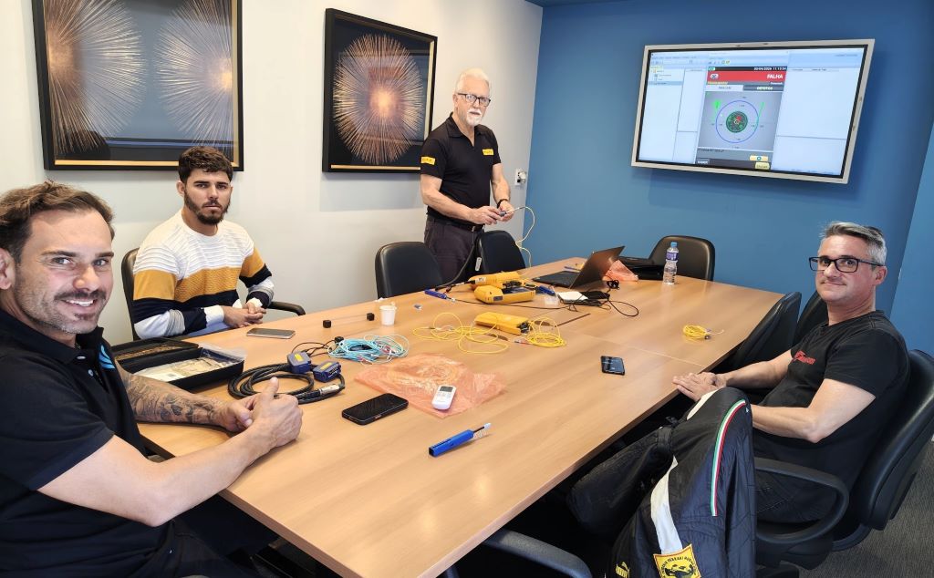 A equipe da Econnect Soluções para Data Center esteve na GP Cabling dia 30 de abril para participar do treinamento de pós-venda de certificadores FLUKE,